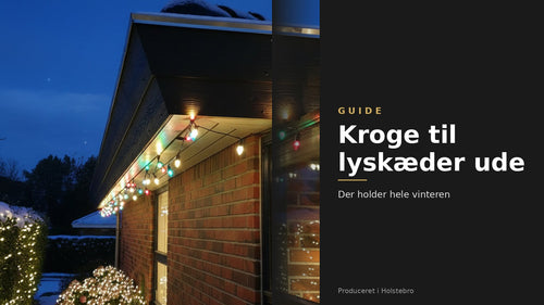 Julelys monteret langs udhænget på et hus en vinteraften