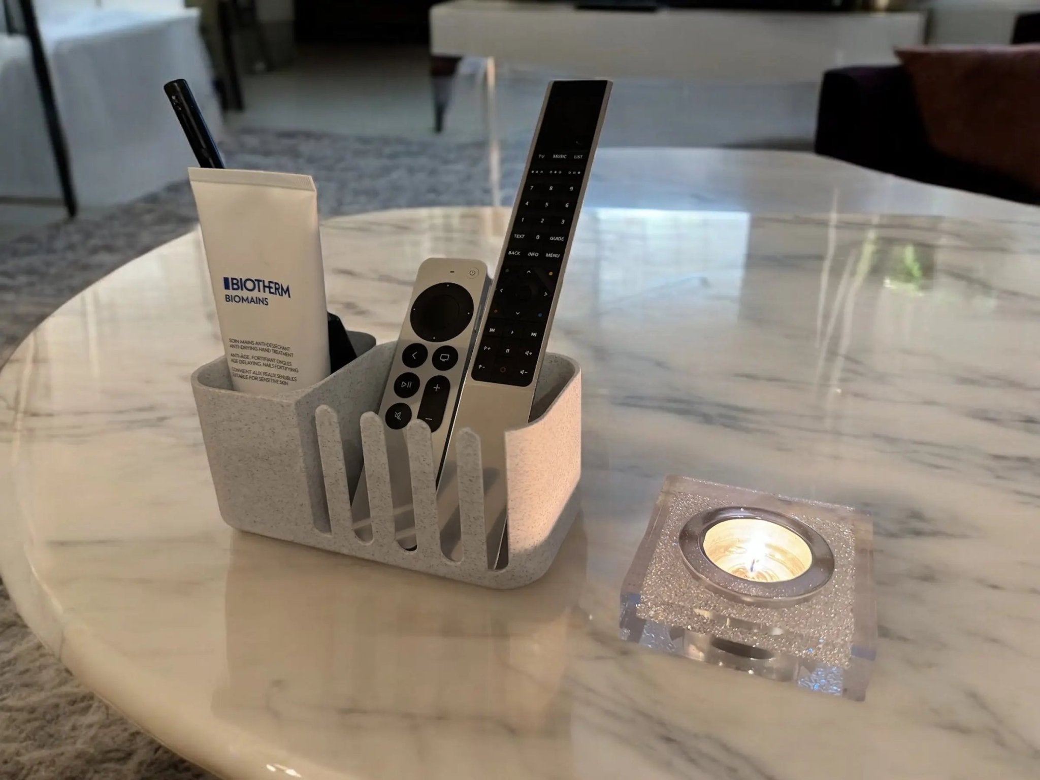 Delta Organizer til fjernbetjeninger - praktisk opbevaring og smart hjemmeorganizer fra JM Dimensions