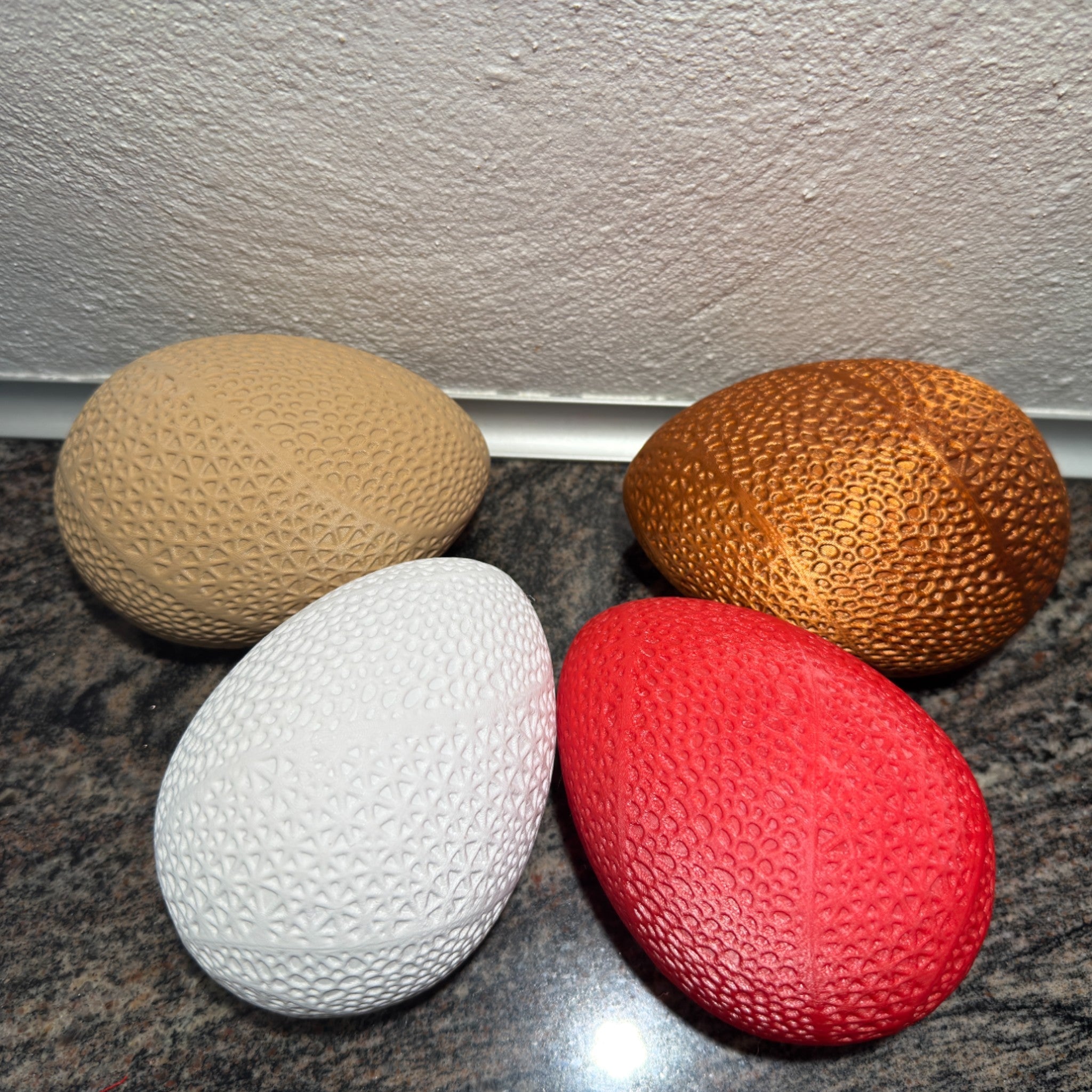 Drageæg væglampe - LED ambient vægllys der projicerer vingeformede skygger og skaber stemningsbelysning fra JM Dimensions