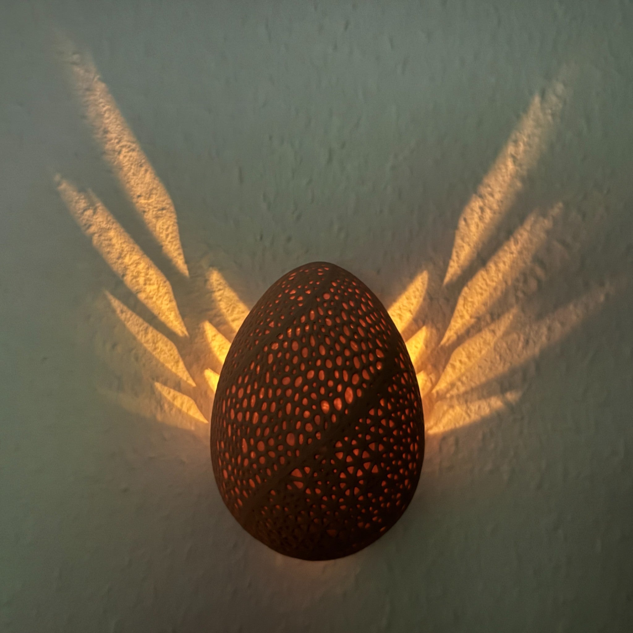 Drageæg væglampe - LED med vingeprojektion og ambient belysning til vægdekoration fra JM Dimensions