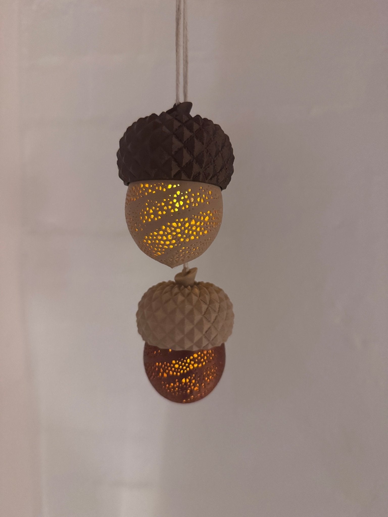 NUKD Agern Dekoration - Hængende eller Stående dekoration til hjemmet fra JM Dimensions