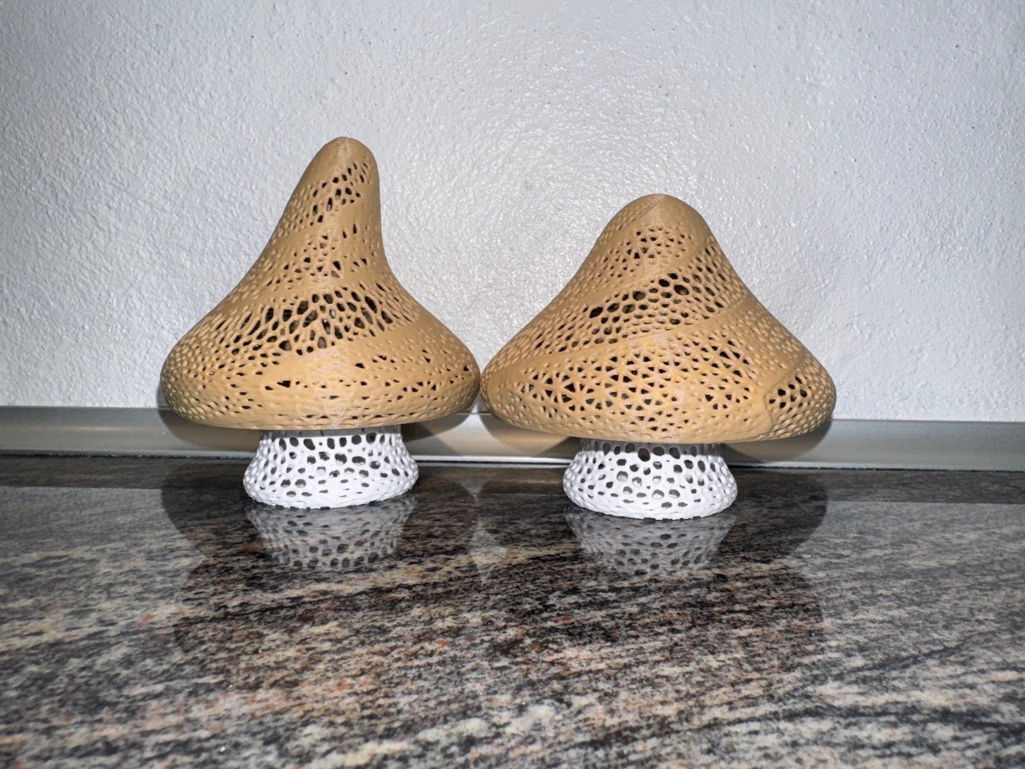 NUKD Stumpy Svampekollektion - dekorative svampefigurer til hyggelig boligindretning fra JM Dimensions