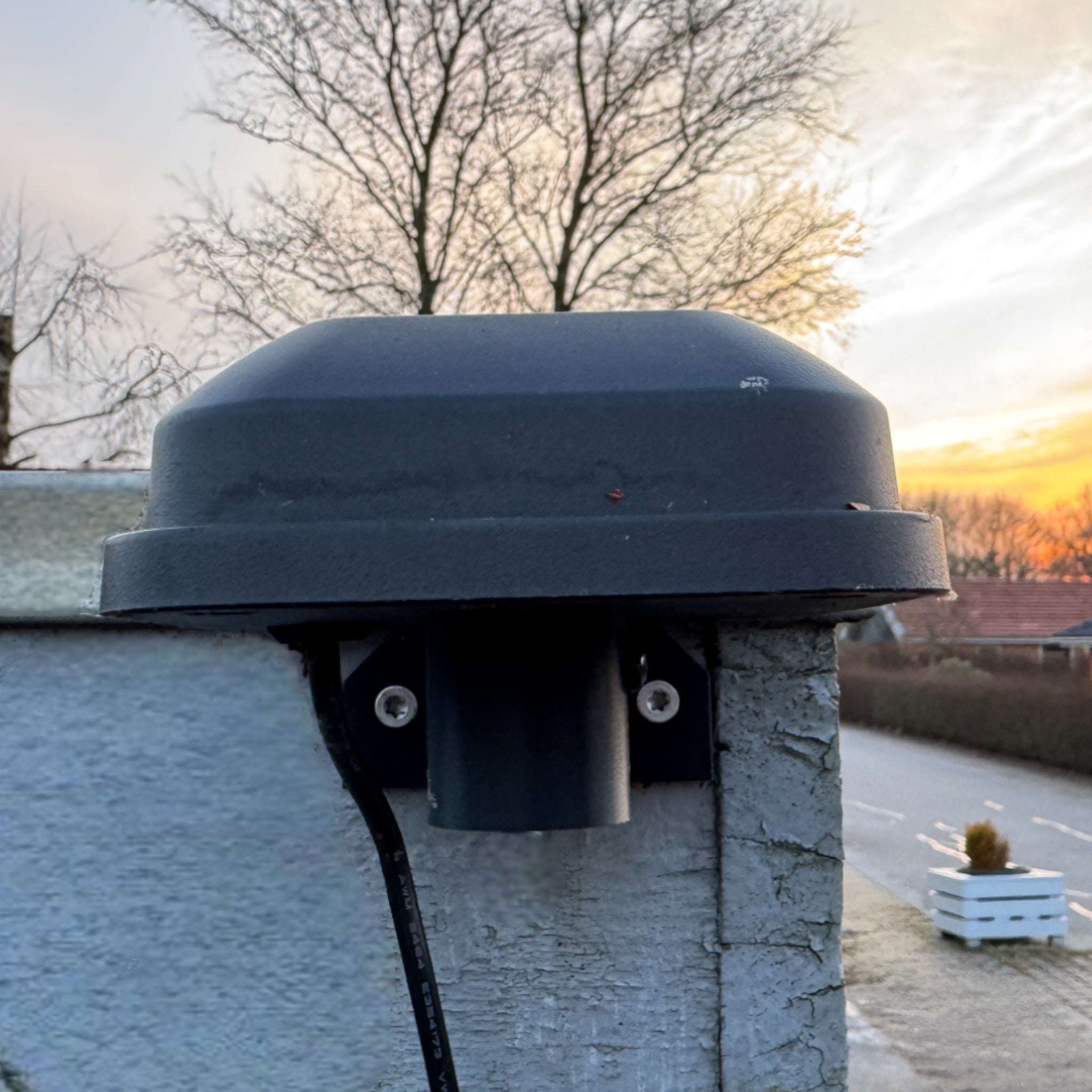 Navimow GPS vægbeslag - vægmontering til Navimow GPS fra JM Dimensions