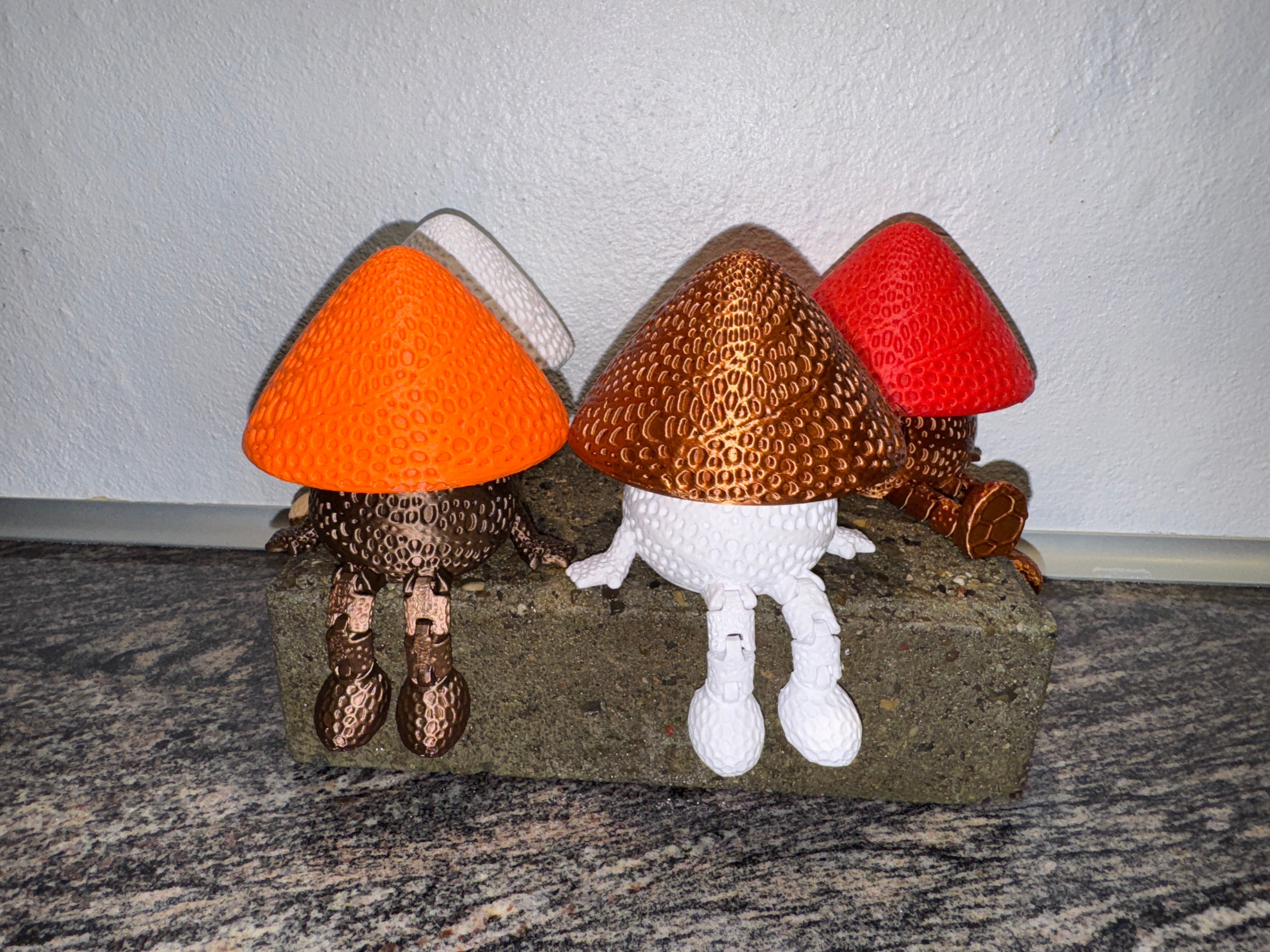 Svampebeholdere med ben - dekorativ opbevaring og kreativ hyldedekoration fra JM Dimensions