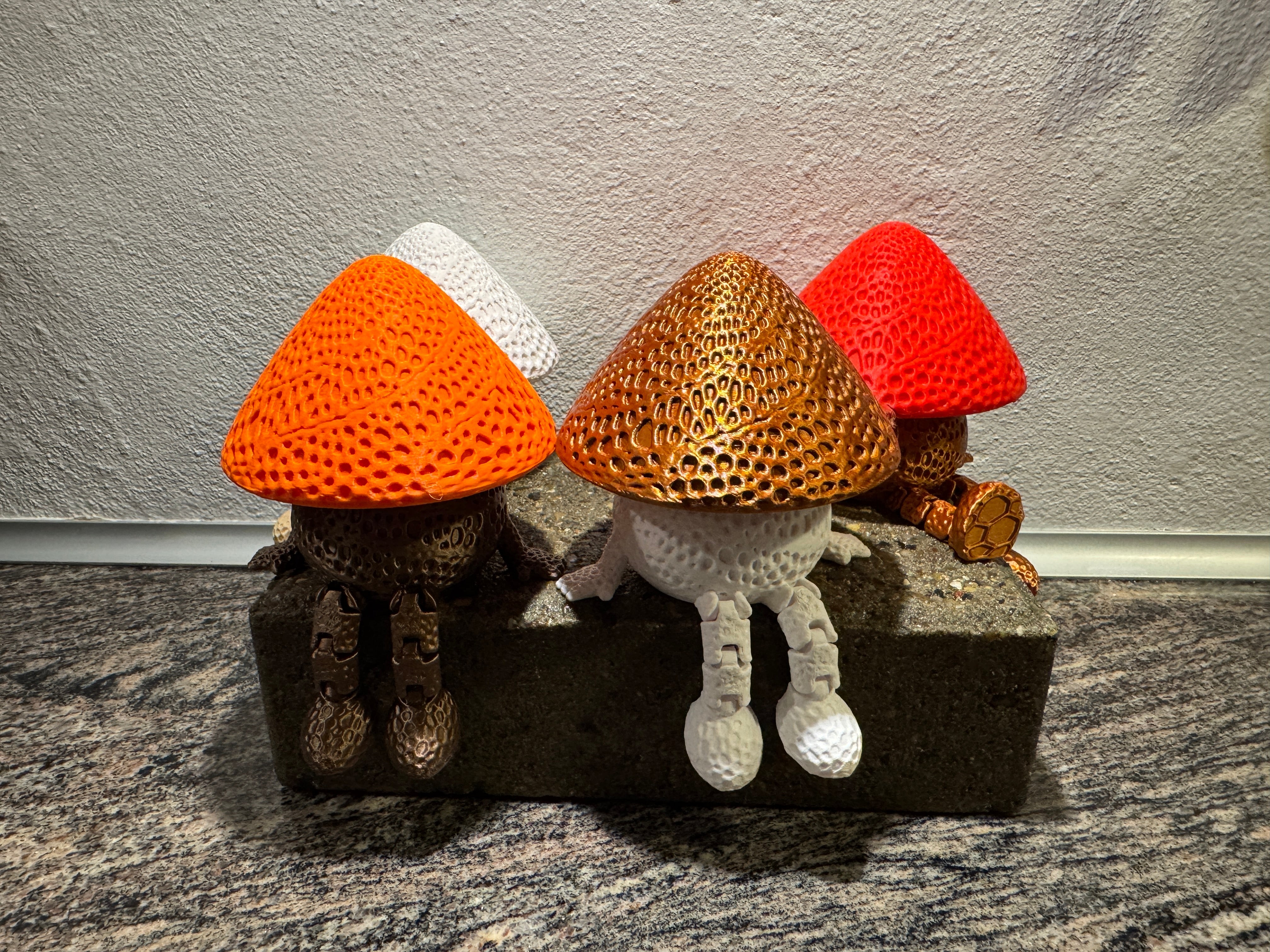 Svampebeholdere med ben - dekorative figurer og praktisk småtingsopbevaring fra JM Dimensions