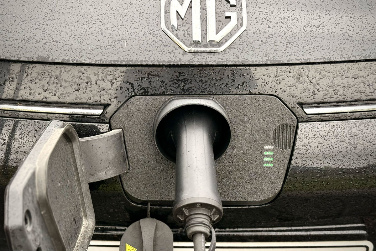 MG5 Ladeport Cover monteret