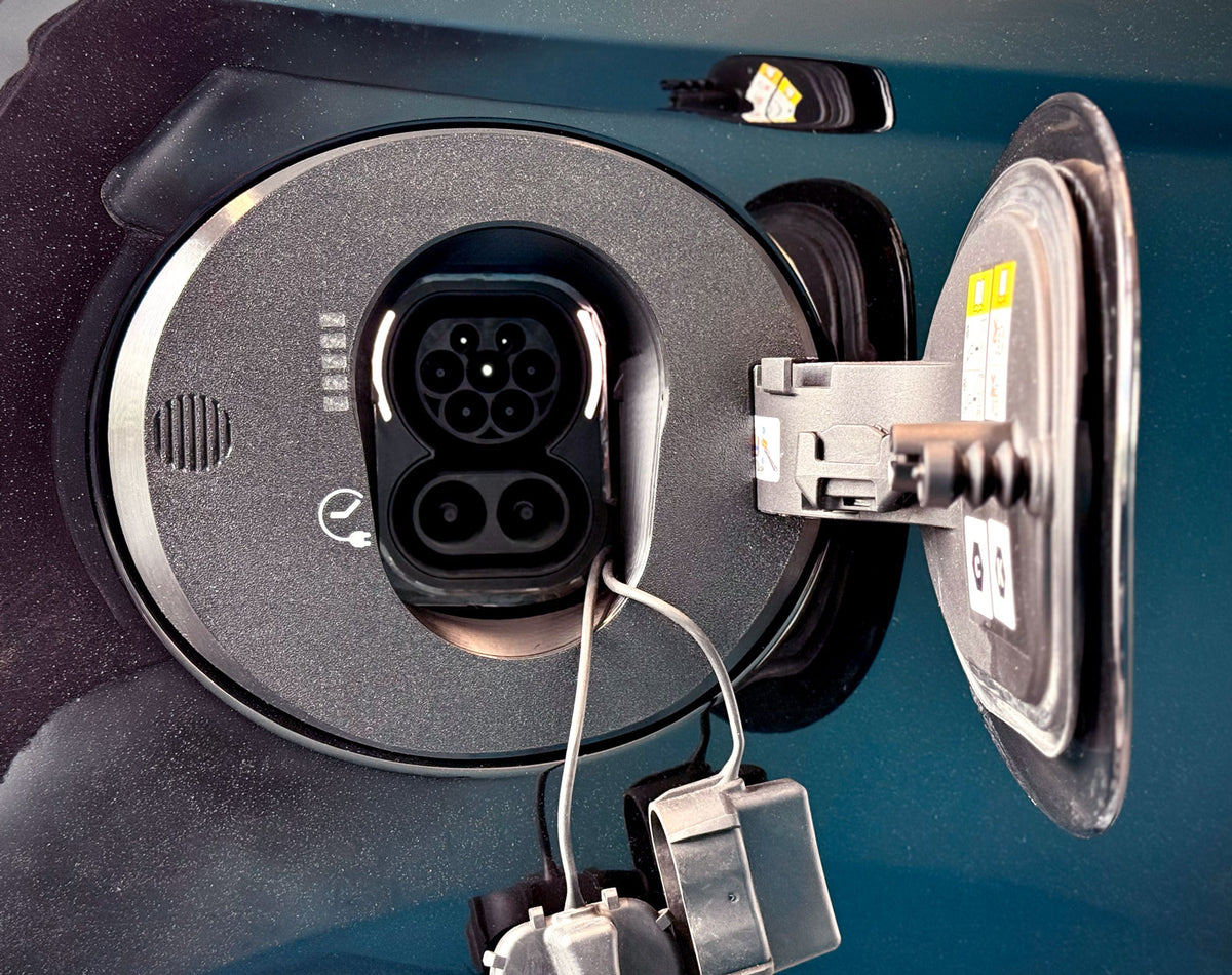 Fiat 500e Ladeport Cover - CCS detalje