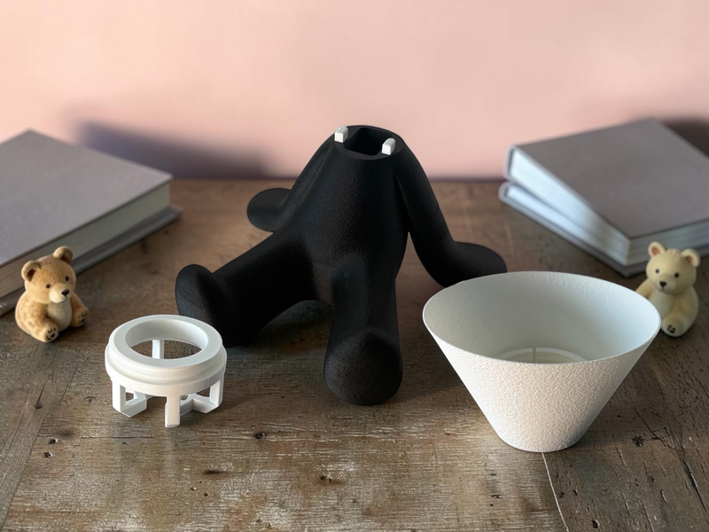 Lazy-figuren uden skærm på et bord, 3D-printet i Holstebro af JM Dimensions