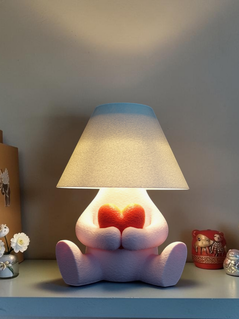 Loopy Lamp Lover set forfra med lyset tændt, 3D-printet i Holstebro af JM Dimensions