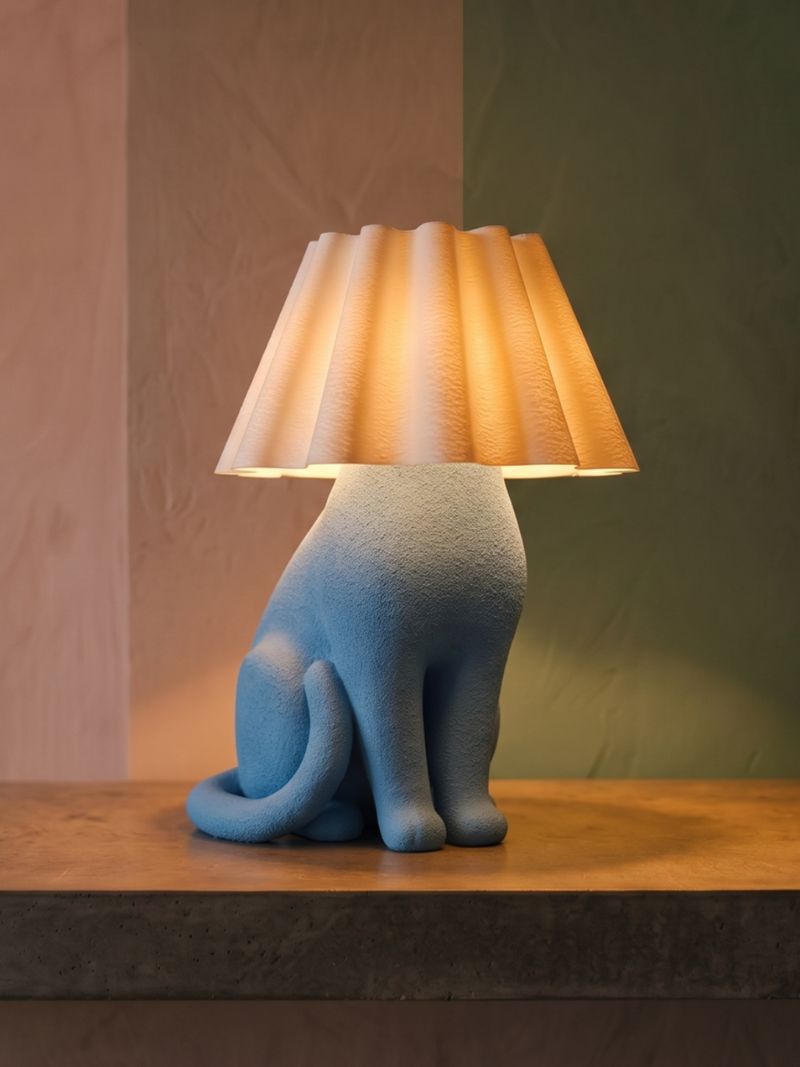 Kattefiguren Meow set forfra med halen krummet, 3D-printet i Holstebro af JM Dimensions