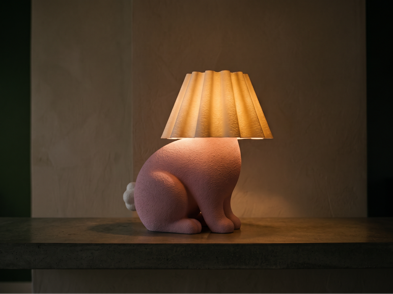 Loopy Lamp Bunny tændt med riflet skærm, 3D-printet i Holstebro af JM Dimensions