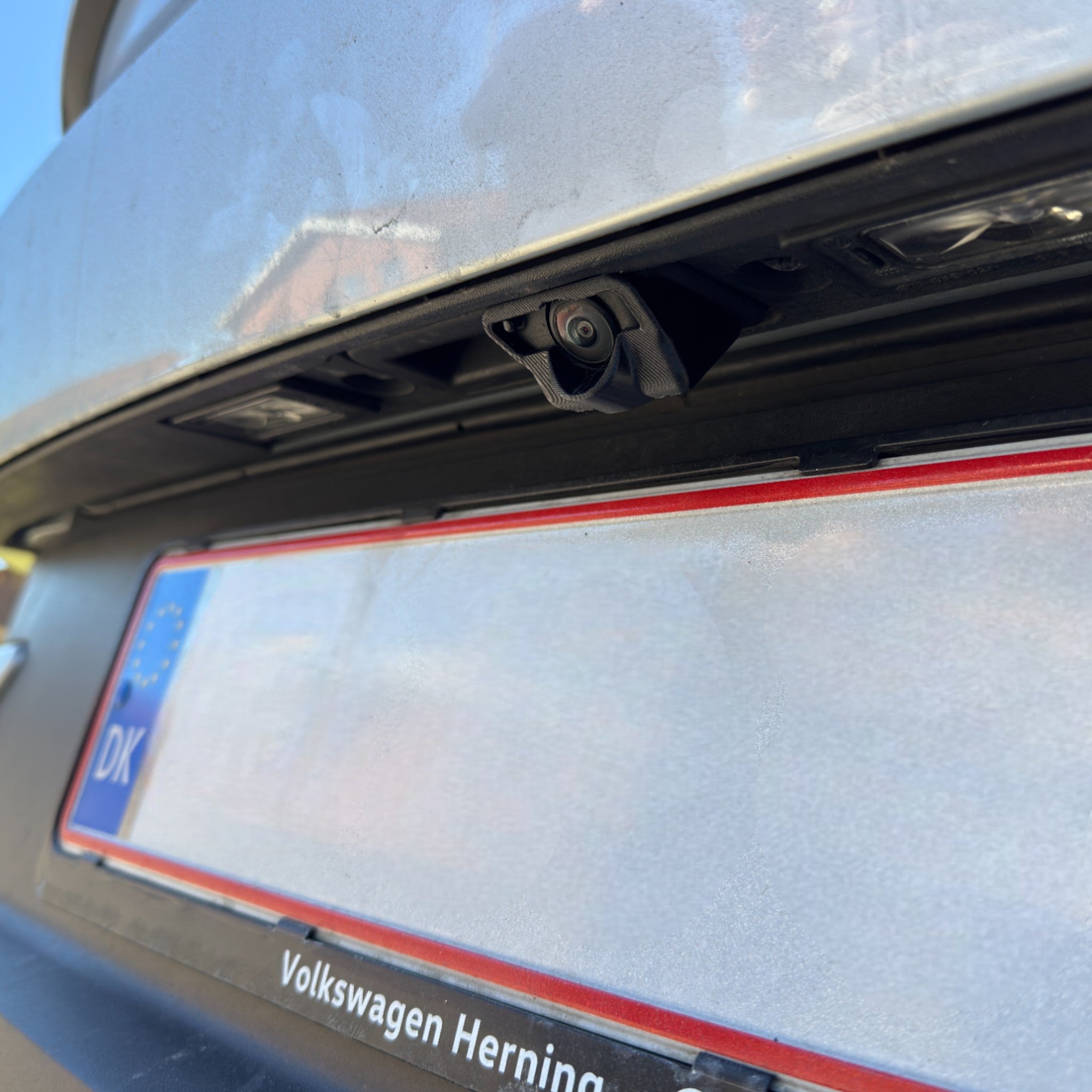 Bakkamera Beskyttelse mod Refleksion - giver klart udsyn og sikker parkering til VW, Skoda og Audi MEB fra JM Dimensions