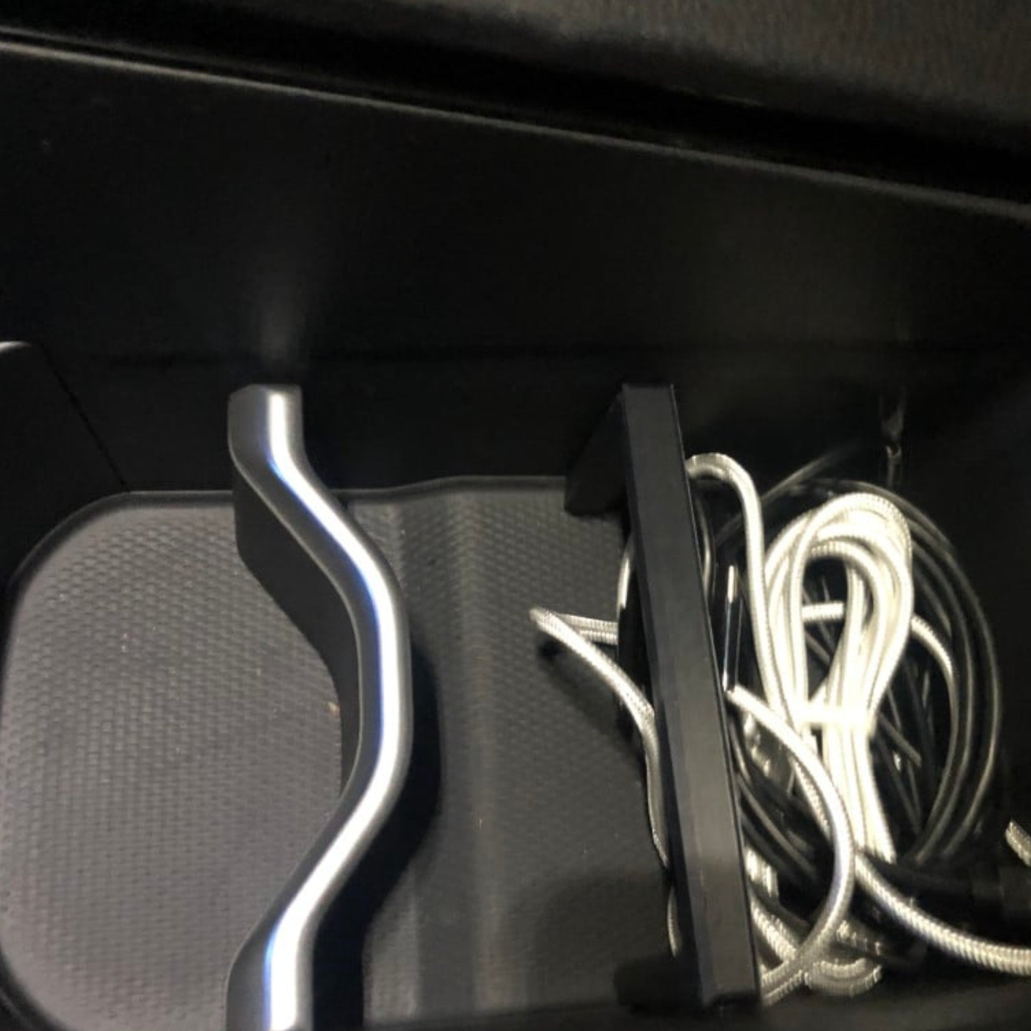 Center Konsol Organizer med Rum til VW ID.4 - Organiserer bilens midterkonsol og småting nemt og effektivt fra JM Dimensions