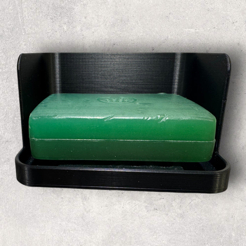 Delta Design Sæbeholder - stilfuldt badeværelsestilbehør til praktisk og organiseret sæbeopbevaring fra JM Dimensions