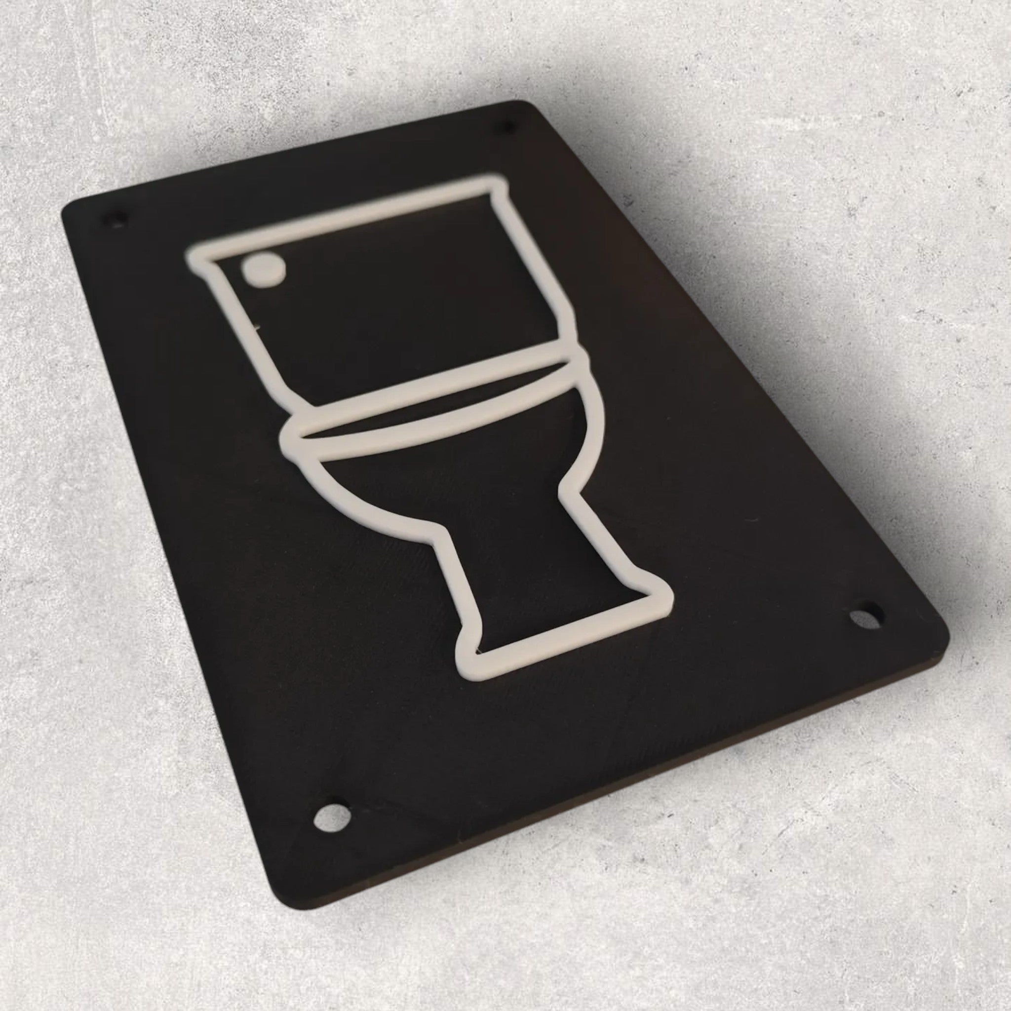 Delta Dørskilt til Toilet - tydelig angivelse af toiletadgang og rumidentifikation fra JM Dimensions