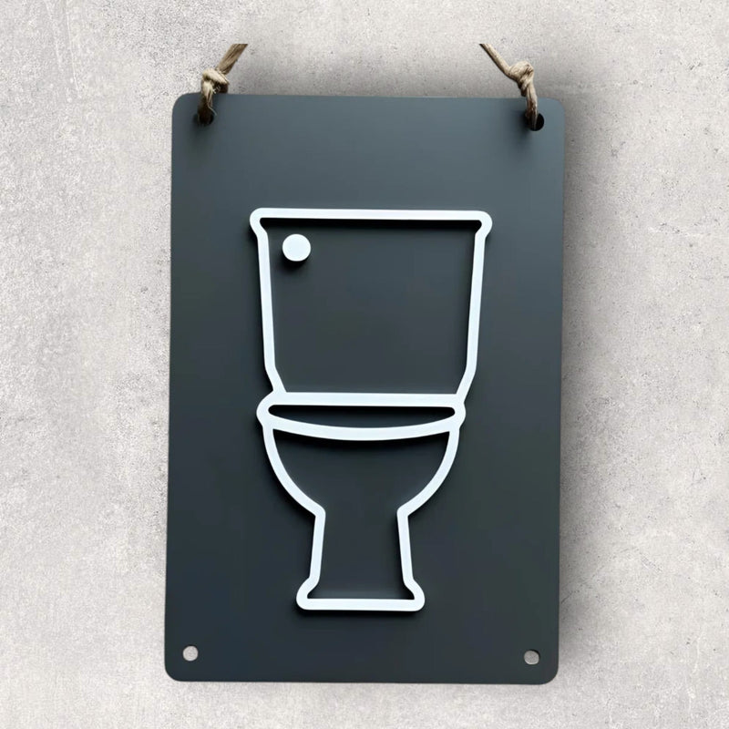 Delta Dørskilt til Toilet - Visuel toiletsymbol med høj kontrast og fire monteringshuller til montering fra JM Dimensions