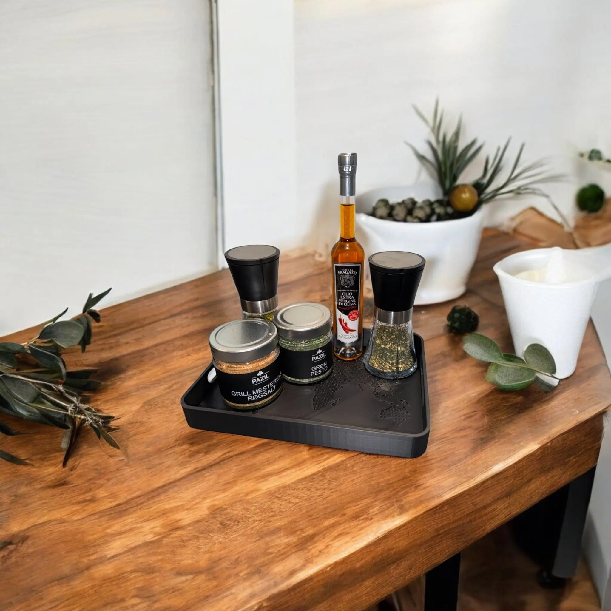 Delta OneWorld Dekorativ Serveringsbakke - stilfuld serverings- og organizerløsning til hjemmet fra JM Dimensions