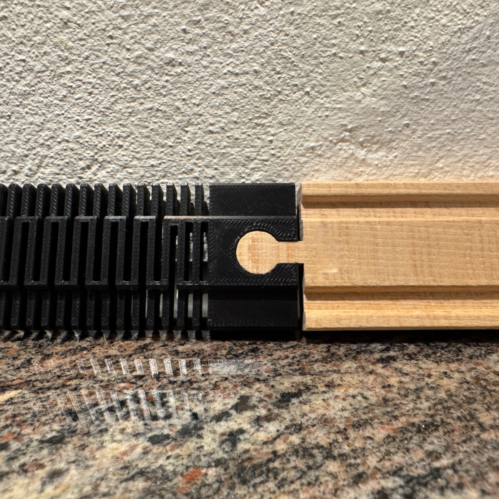 Fleksible Togskinner - modulær kabelstyring og kabelføring til skrivebord, CNC-maskiner og 3D-printere fra JM Dimensions