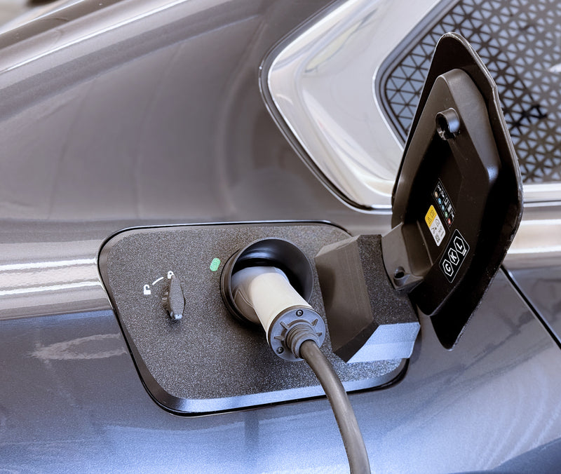 BMW i7 Ladeport Cover - ladekabel tilsluttet