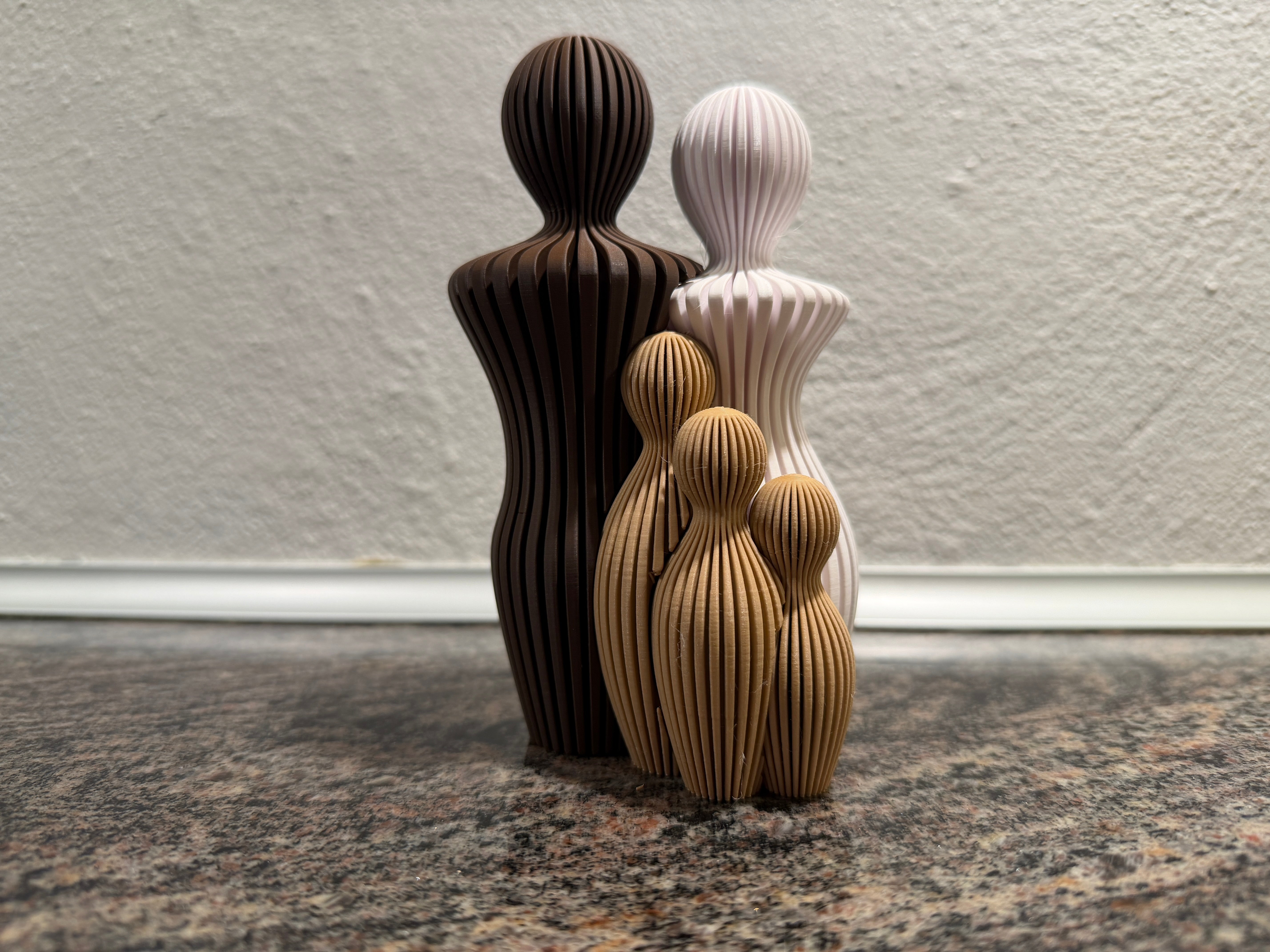 Sabre Familieskulptur med 3 børn