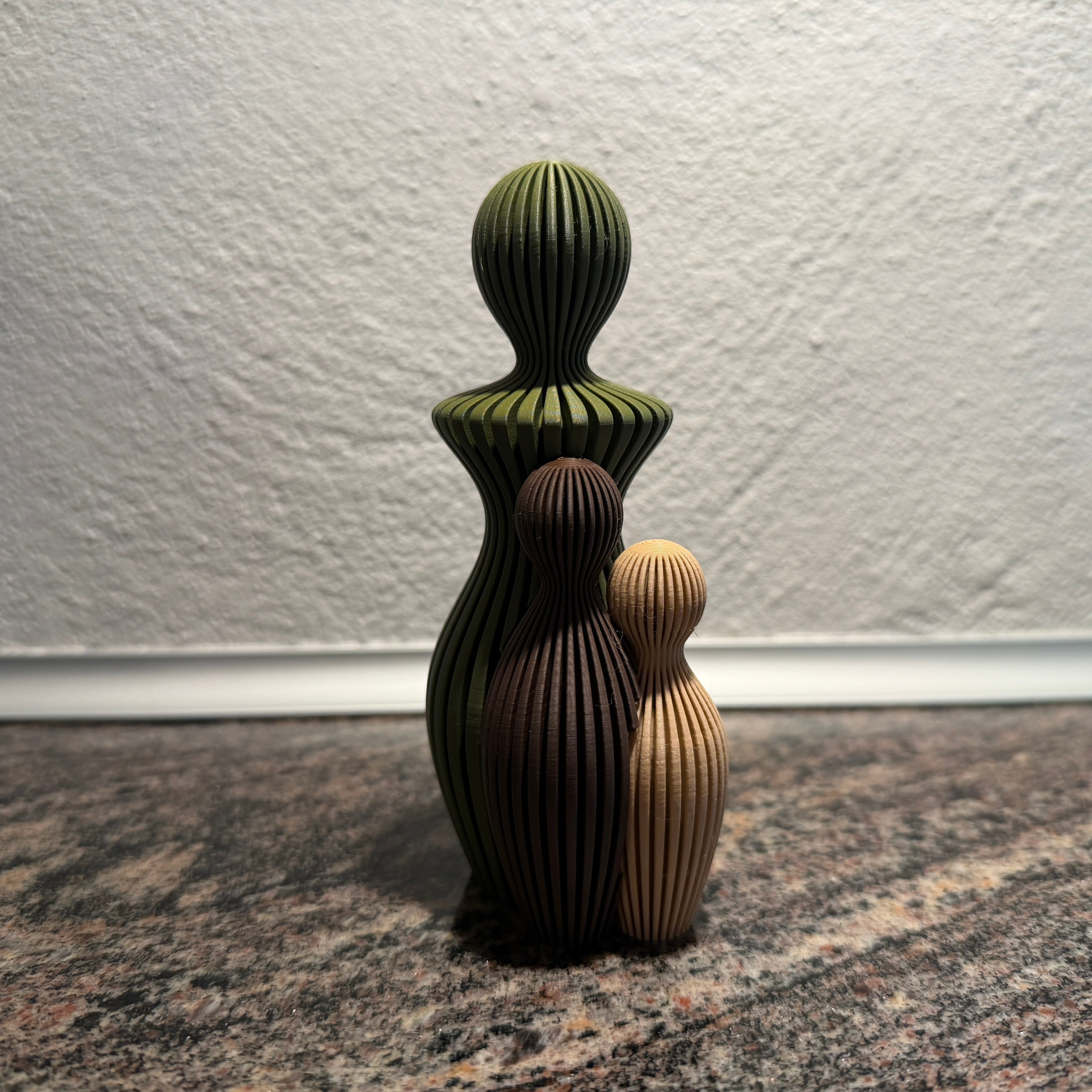 Sabre Mors dag skulptur med 2 børn