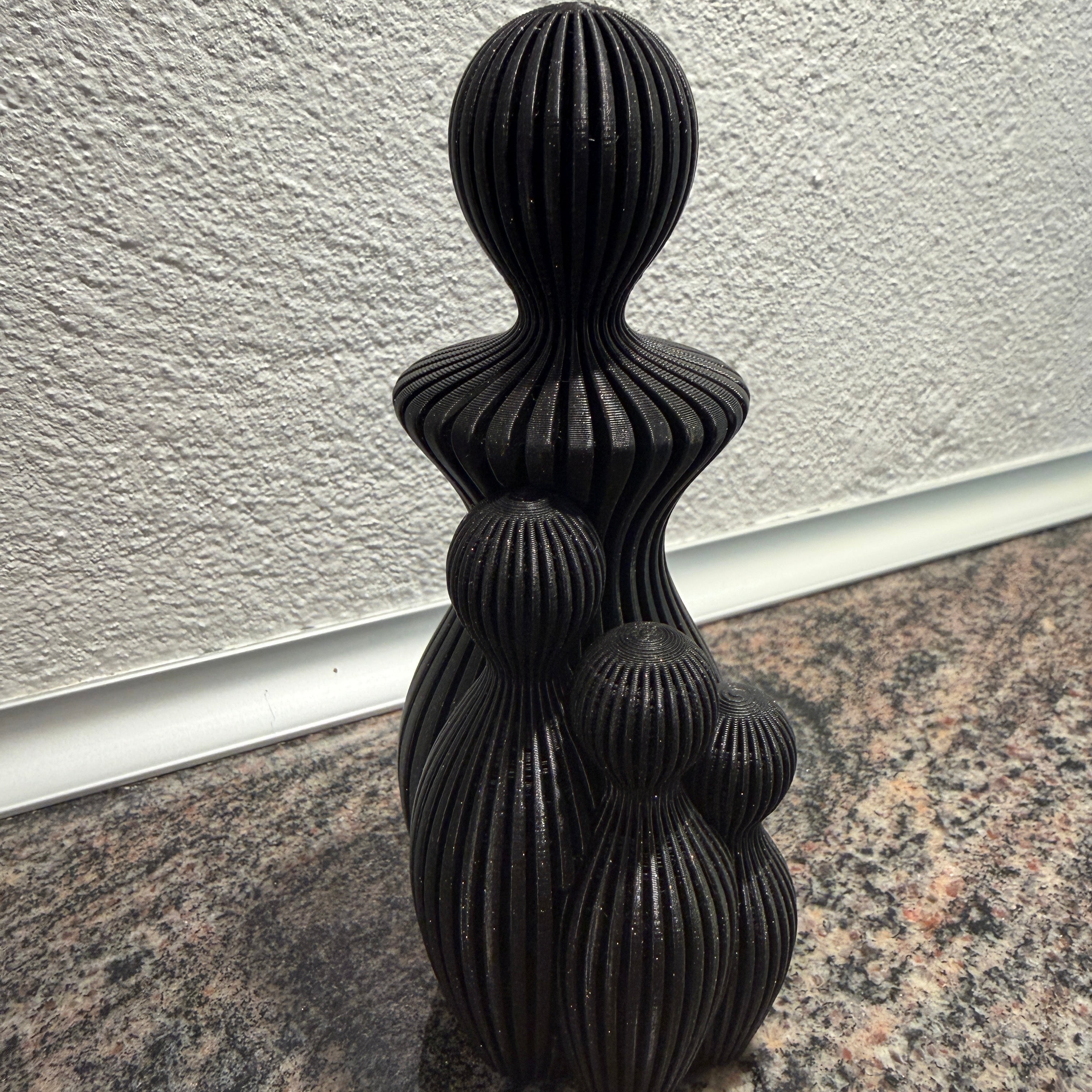 Sabre Mors dag skulptur med 3 børn