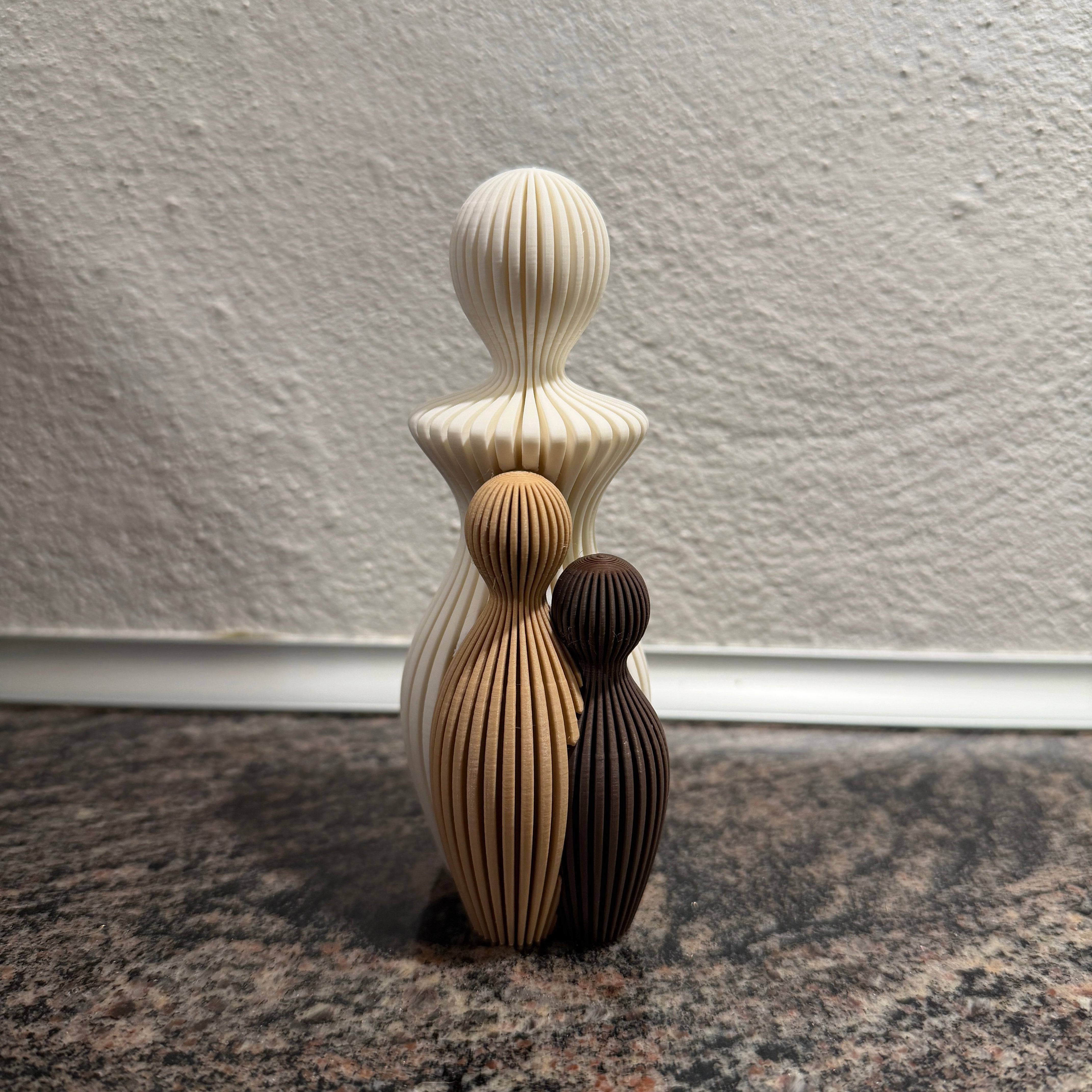 Sabre Mors dag skulptur med 2 børn