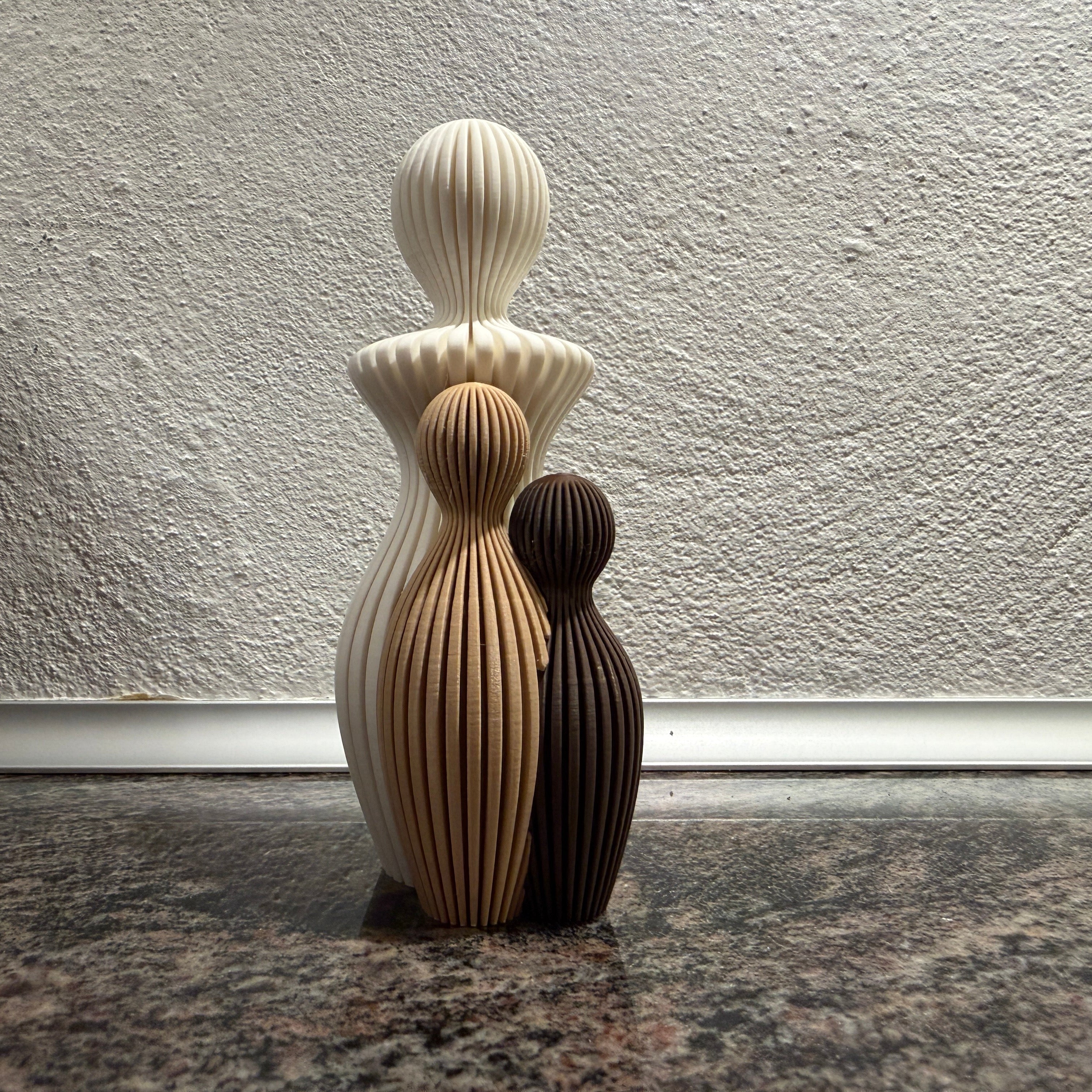 Sabre Mors dag skulptur med 2 børn