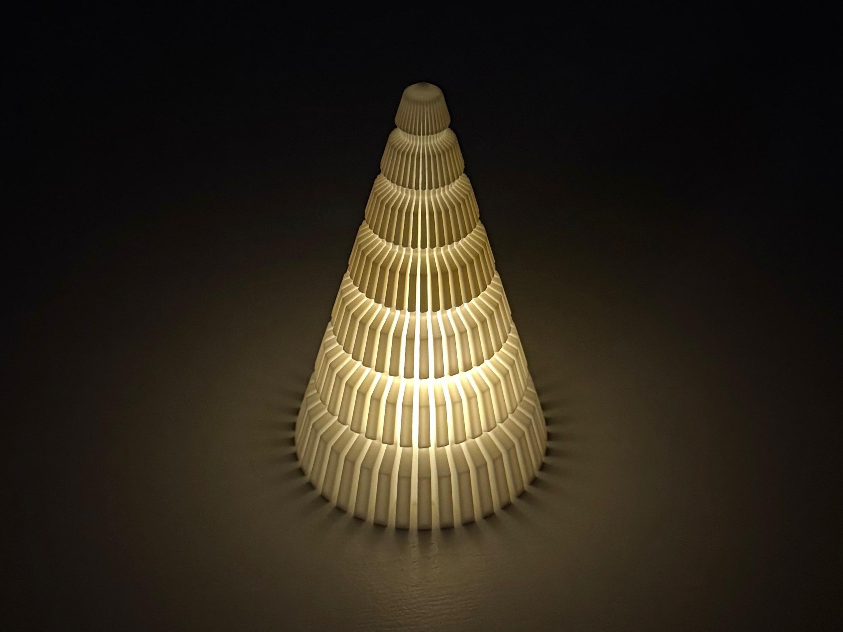 Sabre Japandi Juletræ - minimalistisk bordpynt og juledekoration fra JM Dimensions