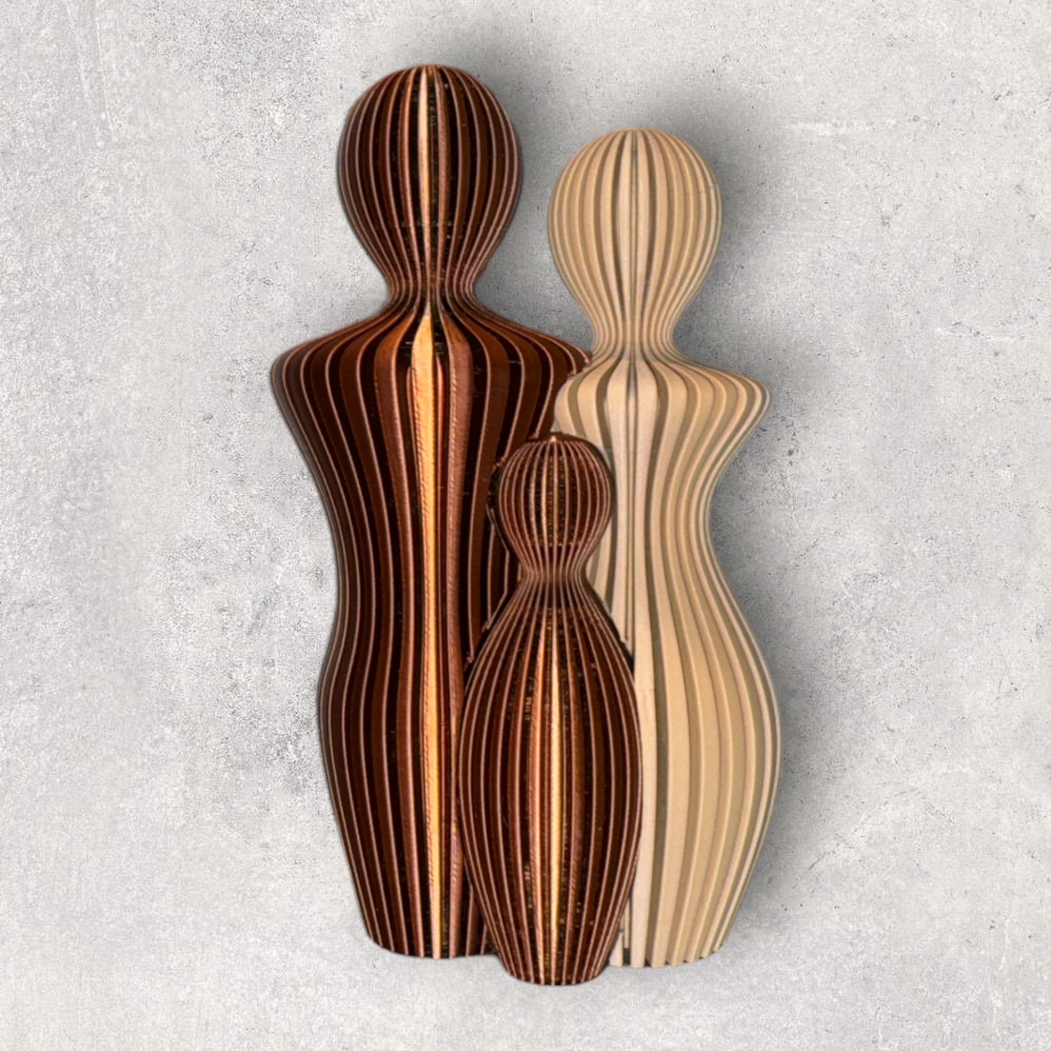 Sabre Familiestatue - moderne familie skulptur til personlig boligdekoration fra JM Dimensions