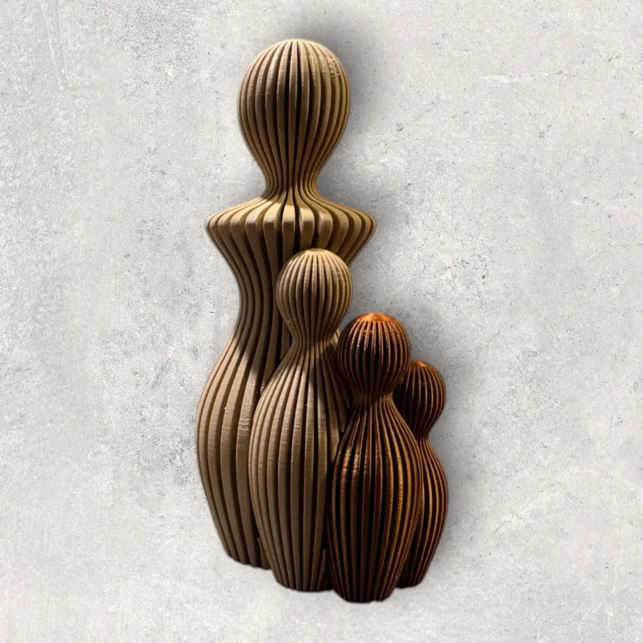 Sabre Forældre Statue - moderne mor og barn skulptur som stilfuld boligdekoration fra JM Dimensions