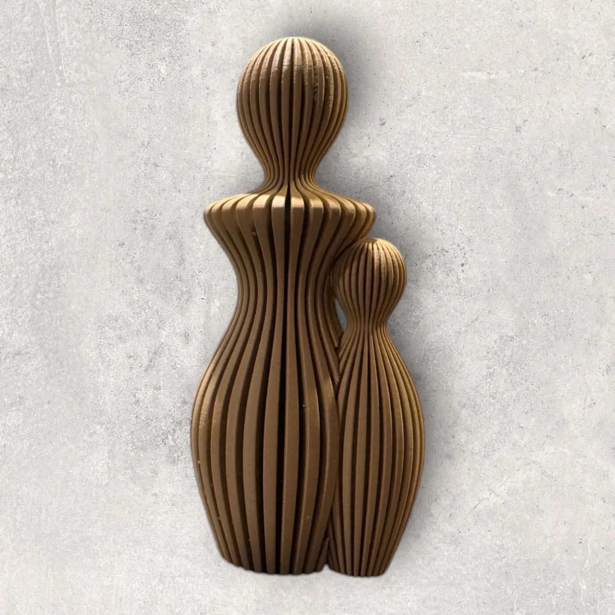 Sabre Forældre Statue - symbolsk moderne dekoration og gaveidé til boligindretning fra JM Dimensions