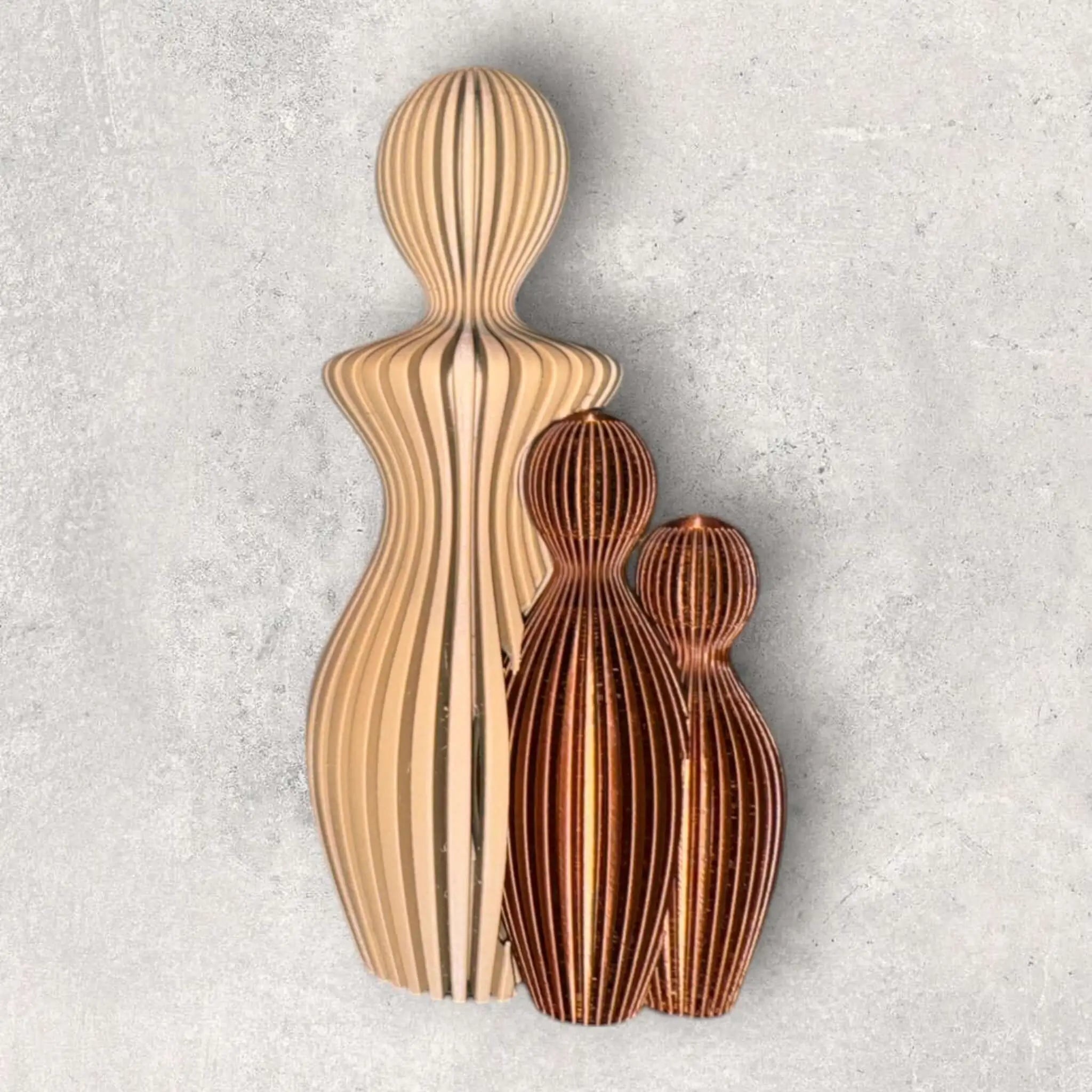 Sabre Forældre Statue - moderne dekorativ mor og barn figur til boligindretning fra JM Dimensions