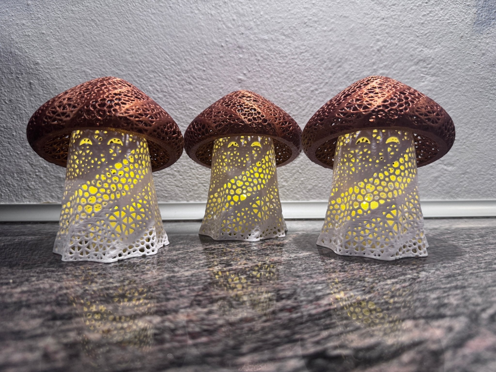 Spøgelsessvampelampen - stemningsbelysende bordlampe til hjemmet fra JM Dimensions