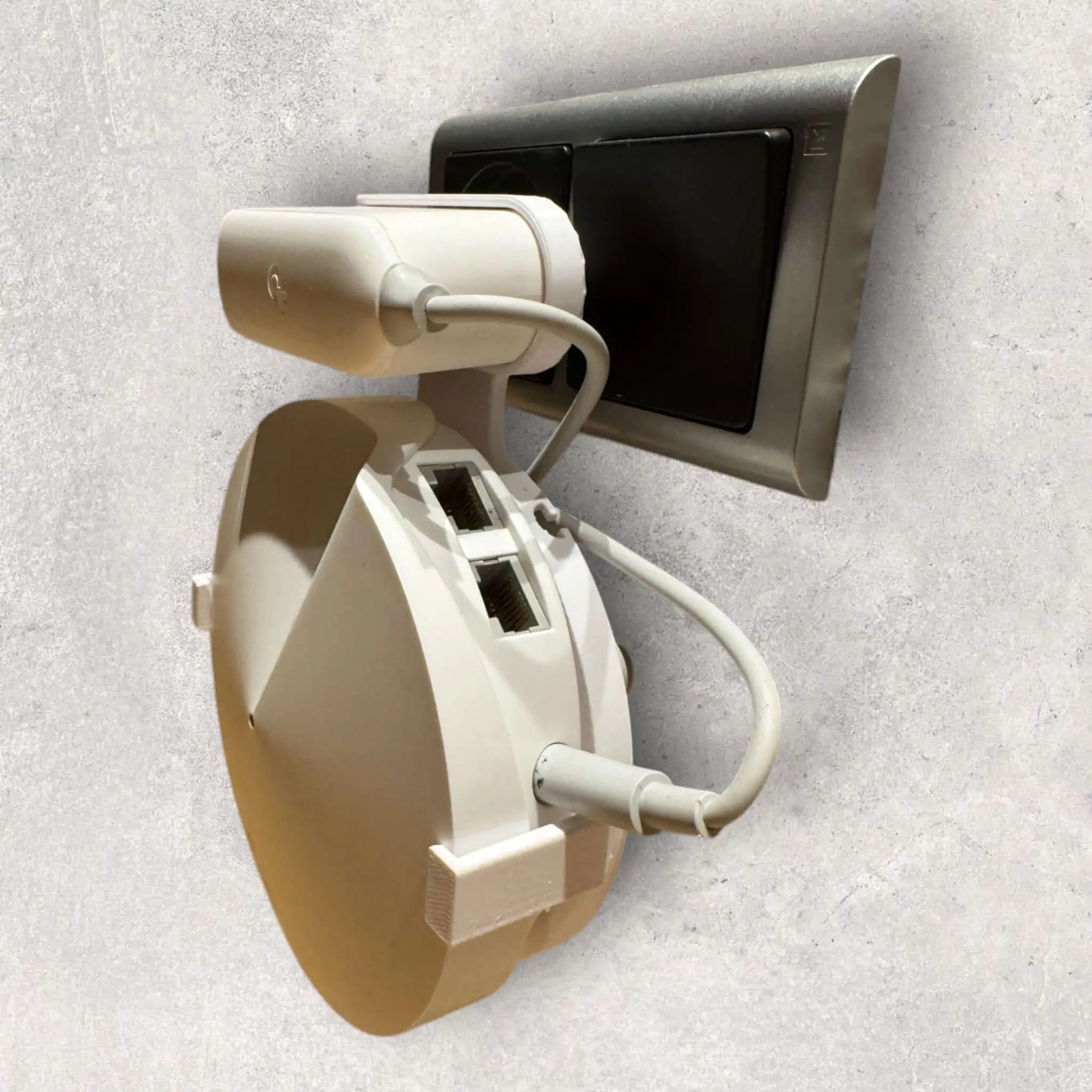 TP-Link Deco M5 Vægholder til Stikkontakt - praktisk vægmontering og pladsbesparelse fra JM Dimensions