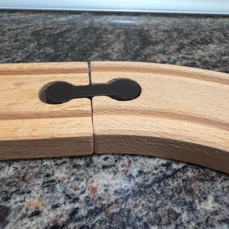 "Togbane skinnekobling - forbinder og udvider trækbanestykker til børns togsæt fra JM Dimensions"