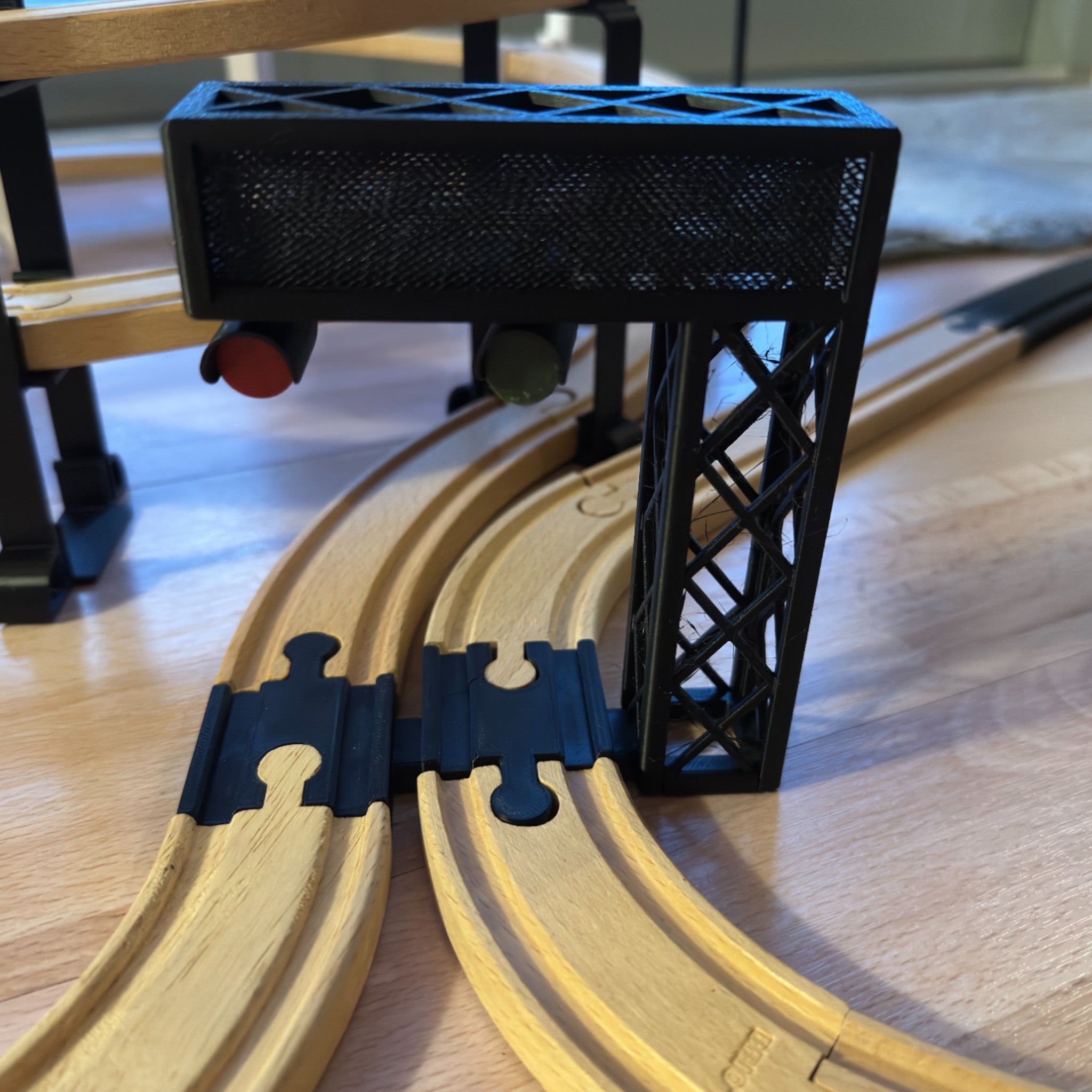 Toglyssignal til Togbaner - Overhead signalbro Brio-kompatibel til togbaner, nem placering uden værktøj fra JM Dimensions