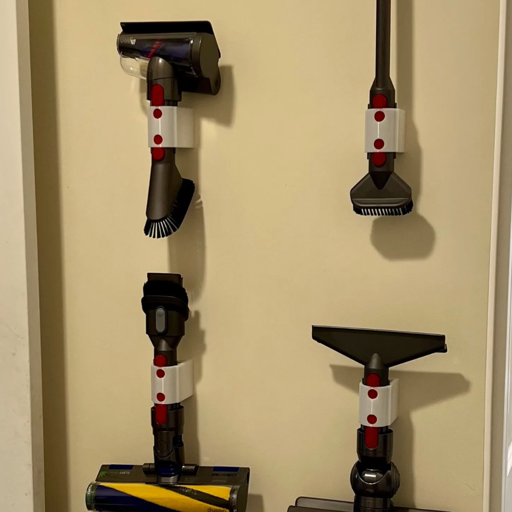 Vægbeslag til Dyson tilbehør - 3D-printet opbevaringsløsning fra JM Dimensions