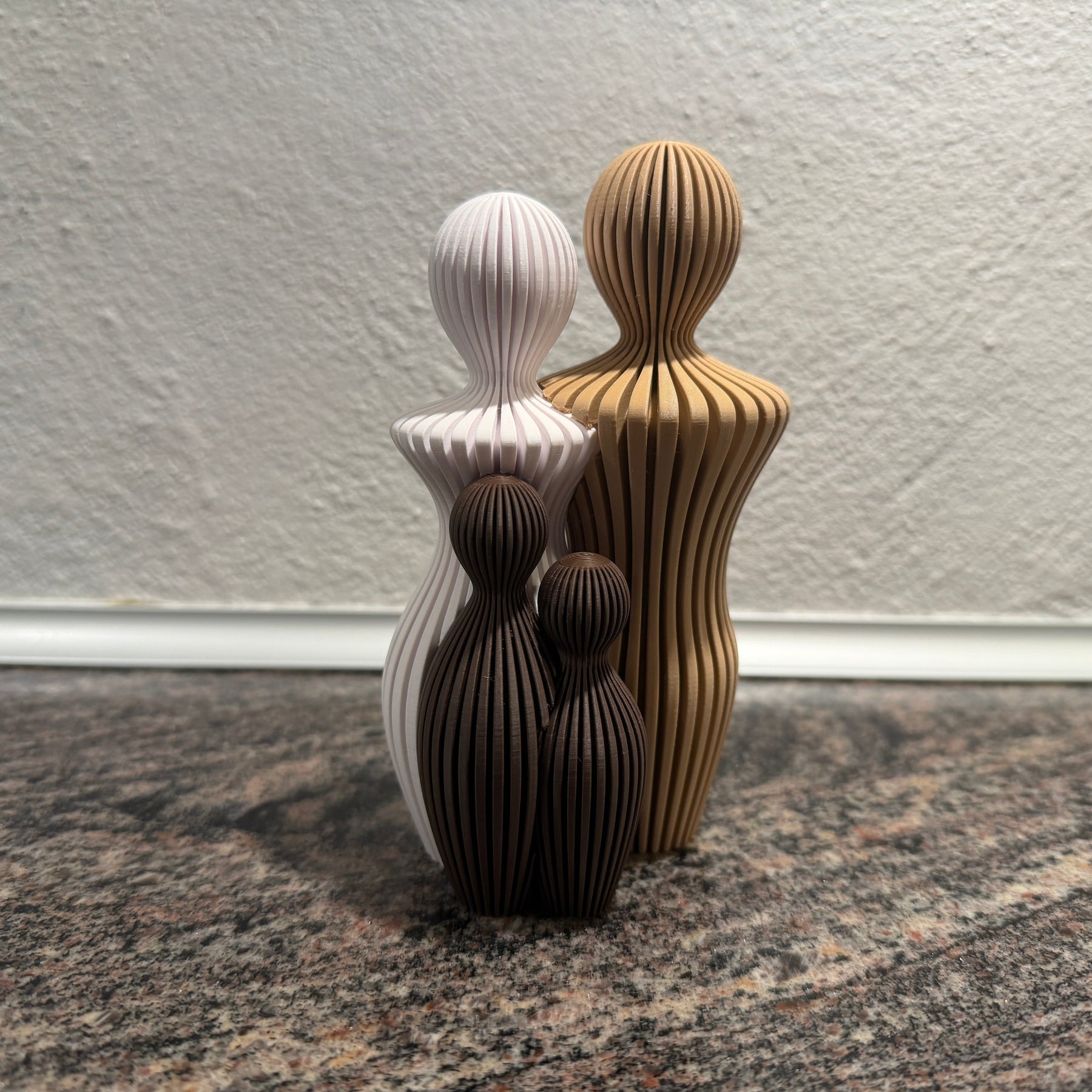 Sabre Familieskulptur med 2 børn - Billede 1