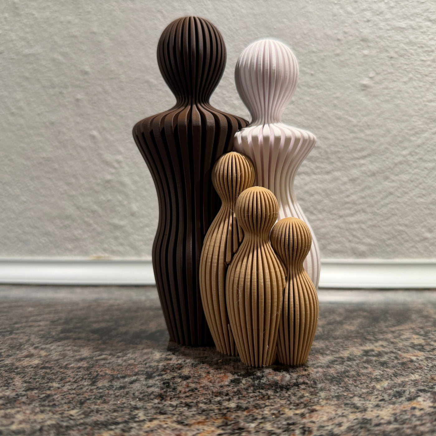 Sabre Familieskulptur med 3 børn - Billede 1