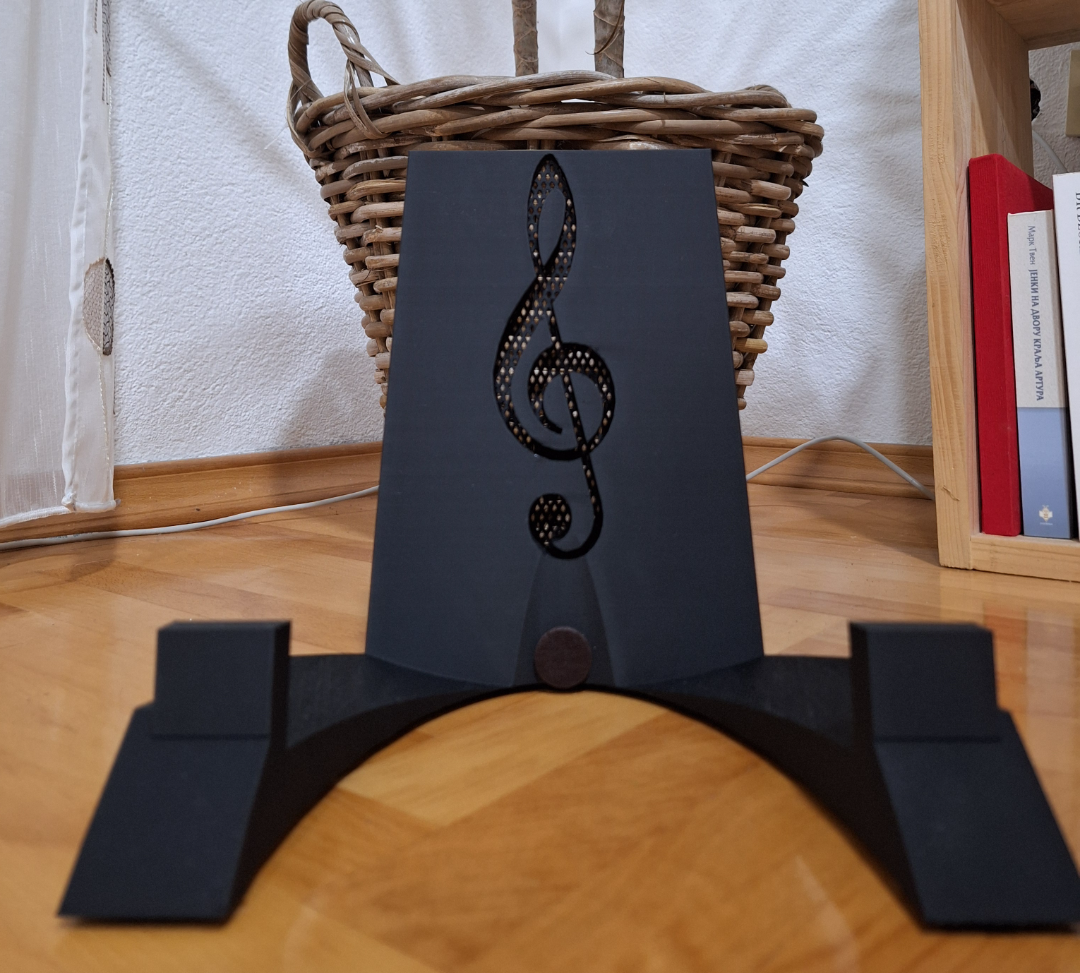 Guitarholder med G-nøgle - gulvstående stativ til hjemmepraksis for guitaren fra JM Dimensions