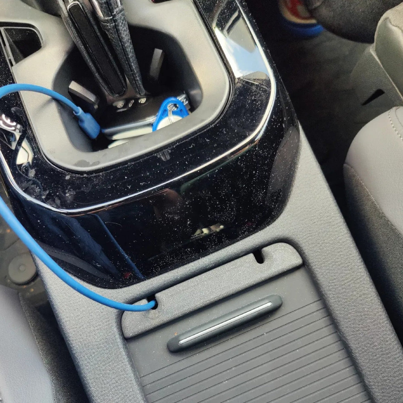 VW ID.3/ID.4 USB Kabelholder til Midterkonsol - Billede 1